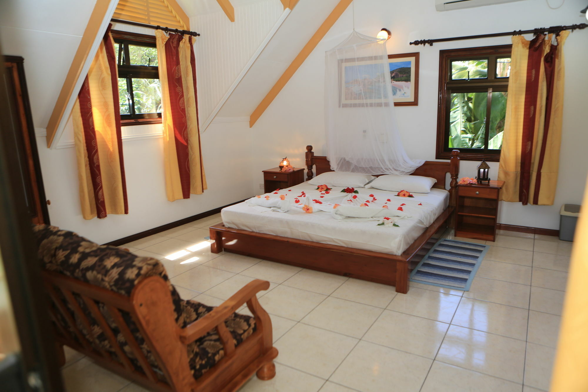 拉迪格岛 安塞留尼旺岛小屋酒店 外观 照片